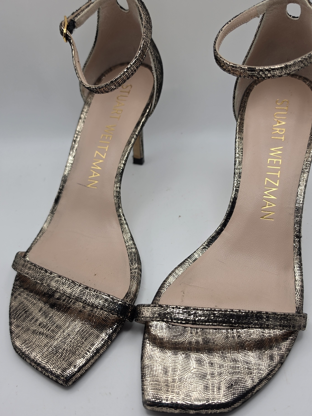 STUART WEITZMAN Nudistcurve Ankle Strap Sandal Metallic Gold 8.5 Sexy Strappy
